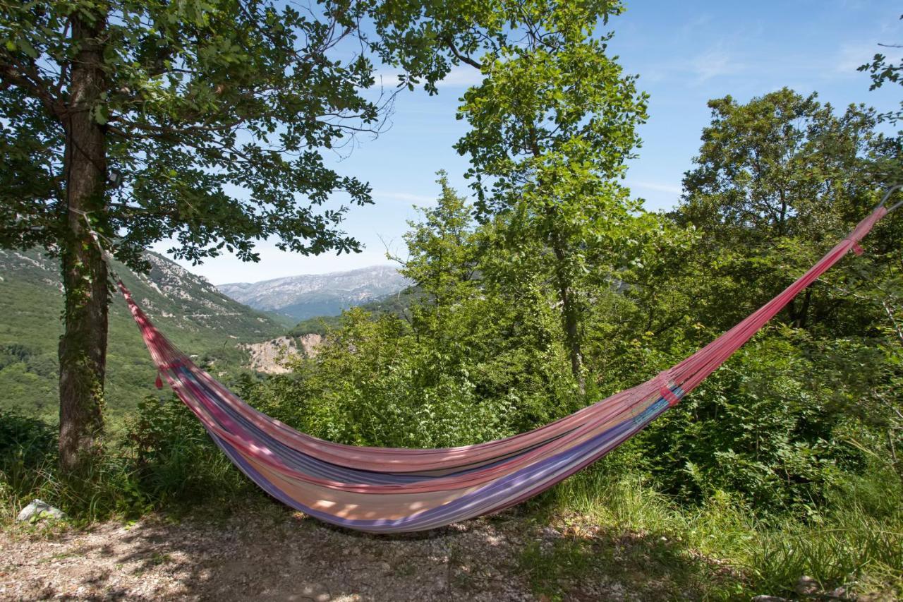 Chambre D'Hotes La Cascade Courmes Екстериор снимка
